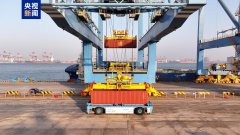 不到30秒稳安定定 国内初次实现集拆箱船全流程